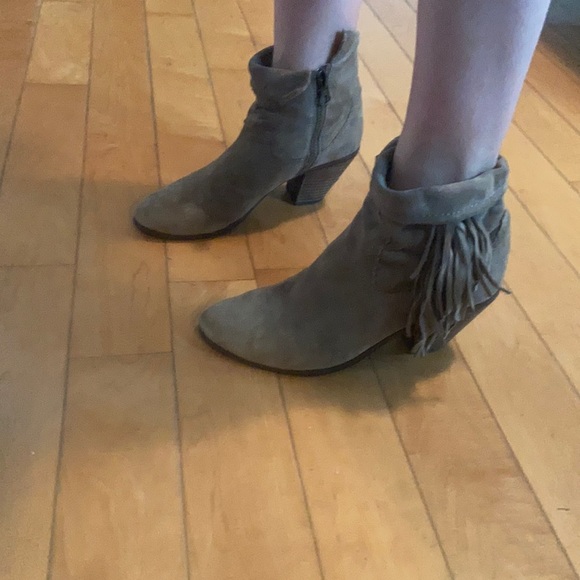 Sam Eldeman Louie fringe boots - Picture 5 of 10